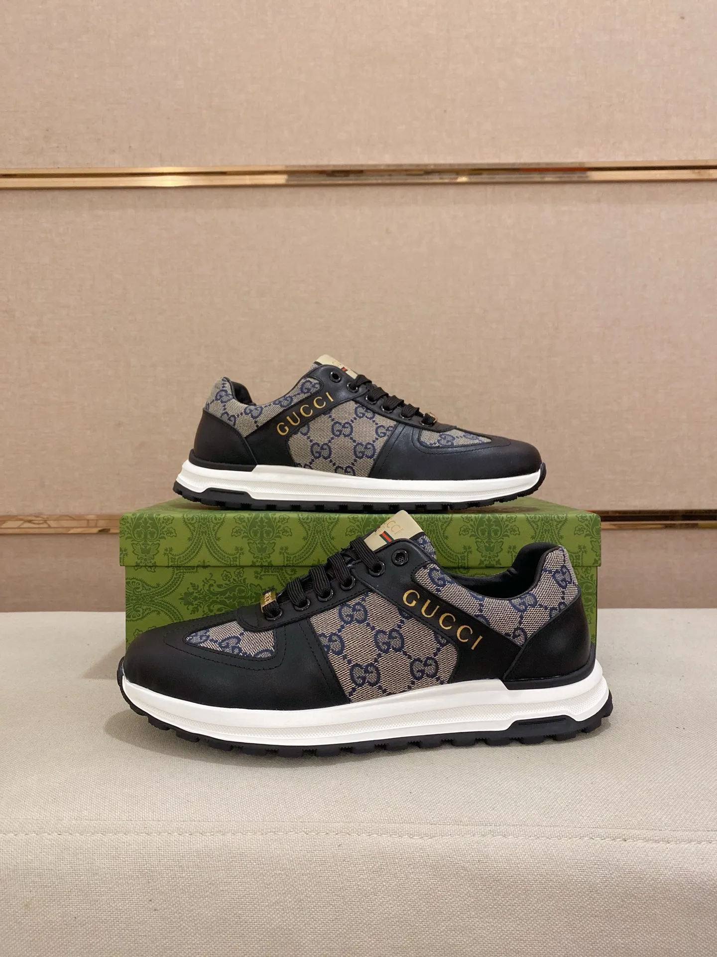 Men's clothing and shoes💰 400💰🇮🇹🇮🇹GUCCI (Gucci) top 🔍🔍 new models are on sale at the same time, the upper 🇮🇹 is imported Italian first-layer cowhide, the lining is fully imported sheepskin 💪💪, completely 1⃣️compared 1⃣️Reproduction🇮🇹💪💪, ⚠Sole: The original sole is specially provided by the original factory, the exclusive movable molded sole is super comfortable, ⚠Original factory follow-up goods, 🔍🔍high quality, you can enter and leave the counter at will, welcome to compare⚠. Code number: 38-44 (45 is custom-made and cannot be returned or exchanged)